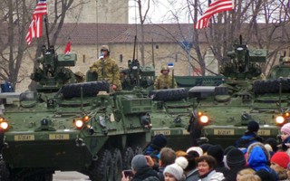 Mỹ “khoe” sức mạnh quân sự trước Nga