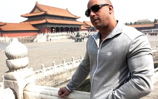 Tài tử Vin Diesel khoe ảnh nón lá Việt Nam trên trang mạng