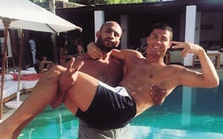 Cristino Ronaldo lại bị nghi đồng tính