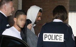Benzema đối mặt án tù 5 năm, loại khỏi tuyển Pháp