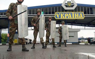 Ukraine quyết xây tường ngăn xe tăng Nga