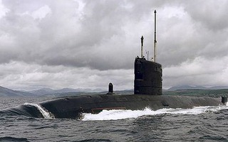 Tàu ngầm Anh bị hư hại khi theo dõi tàu Nga