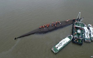 Trung Quốc: 200 thợ lặn quần thảo tìm nạn nhân chìm tàu