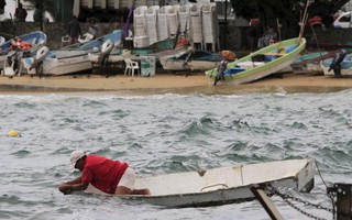 Mexico đối phó siêu bão có thể thổi tung máy bay