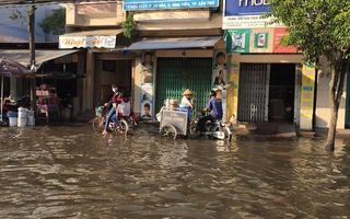 Trời không mưa, nhiều nơi ở Cần Thơ vẫn ngập nước
