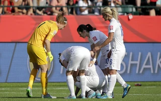Người Anh nghẹn ngào khi đội nữ thua Nhật từ pha đá phản