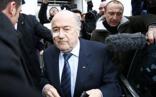 Blatter và Platini bị cấm hoạt động bóng đá 8 năm