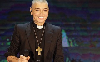 Nữ ca sĩ “đầu trọc” Sinead O'Connor lại suýt chết vì khủng hoảng