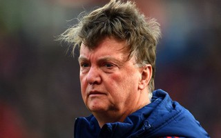 Van Gaal cân nhắc từ chức sau trận thua sốc Stoke