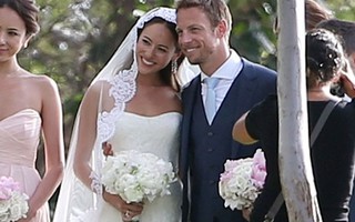 “Bông hồng lai” xinh đẹp theo Jenson Button về dinh