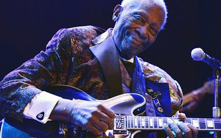 Ca sĩ B.B. King nhập viện khẩn