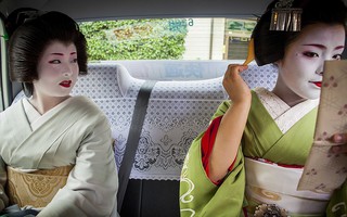 Hé lộ cuộc sống của những Geisha hiện đại qua ảnh