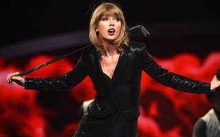 Taylor Swift  bỏ qua 44 tỉ đồng hát đám cưới vì con đỡ đầu