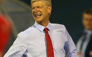 HLV Wenger lập kỷ lục... buồn ở Champions League