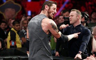 Bị khiêu khích, Rooney đấm thẳng mặt võ sĩ WWE