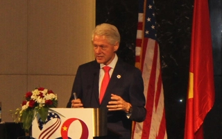 Bill Clinton: Việt-Mỹ đến với nhau bằng vòng tay thay vì nắm đấm