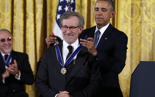 Steven Spielberg, James Taylor... được ông Obama vinh danh