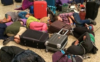 British Airways bỏ khách vạ vật ở sân bay 8 ngày do trễ chuyến
