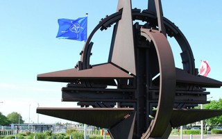 Chuẩn đô đốc Pháp: "Còn NATO, châu Âu còn là chư hầu của Mỹ"