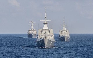 Tàu chiến Mỹ sắp vào "vùng 12 hải lý" quanh các đảo nhân tạo