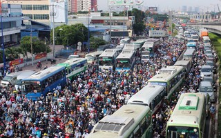 Kẹt xe kinh hoàng trên xa lộ Hà Nội