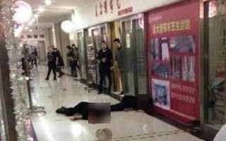 Tranh cãi tại trung tâm mua sắm, 1 người bị chặt đầu