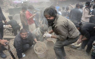 Kinh hoàng trận động đất ở Nepal làm chết 1.900 người