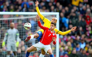 Sanchez, Vidal vắng mặt trận Chile - Brazil