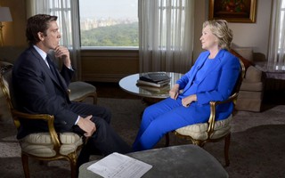 “Sợ” mất sự ủng hộ, bà Clinton bất ngờ xin lỗi