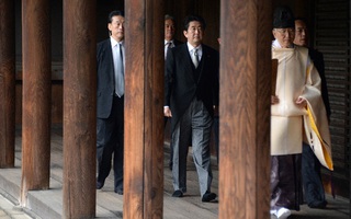 Thủ tướng Nhật Shinzo Abe lại chọc giận Trung Quốc