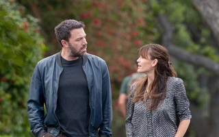 Ben Affleck dọa kiện báo tung tin mình yêu bảo mẫu