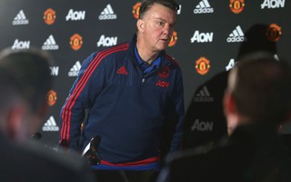 Bị đồn sa thải, Van Gaal nổi giận bỏ ngang họp báo