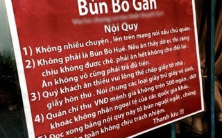 Tịch thu biển quảng cáo bún bò do gây…tắc đường!