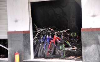 TP HCM: Cháy cửa hàng, hàng trăm xe đạp trơ khung