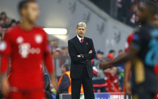 Wenger chê hàng thủ nghèo nàn sau trận thua tan tác Bayern