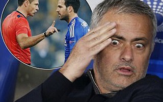 HLV Mourinho lại chỉ trích trọng tài và ngầm chế nhạo FA