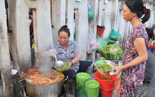 Bán 10 tô phở mỗi ngày phải nộp thuế!