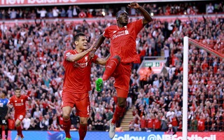 Ghi bàn đầy tranh cãi, Benteke giúp Liverpool bay cao