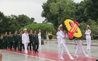 Đoàn Bộ Quốc phòng dâng hương tưởng niệm các anh hùng liệt sĩ