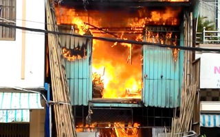 Hơn 70 người chữa cháy, cơ sở sản xuất vẫn ra tro