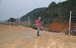 Nhiều hạng mục bảo vệ đường cao tốc Nội Bài – Lào Cai bị phá hoại