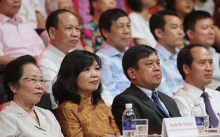 Phó Chủ tịch nước Nguyễn Thị Doan khởi động dự án thiện nguyện cho học sinh nghèo
