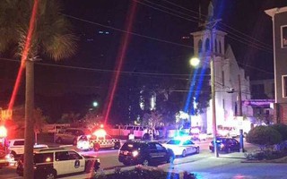 Mỹ truy tìm kẻ xả súng, làm chết 9 người tại nhà thờ