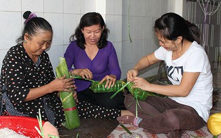 Đưa Tết về nhà trọ