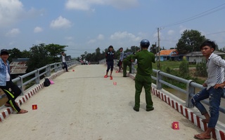 Đánh nhau trên cầu, 1 thanh niên rớt xuống sông tử vong