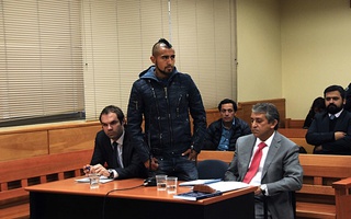 Gây tai nạn còn nhục mạ cảnh sát, Vidal bị cấm lái xe 2 năm