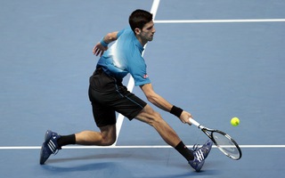 Federer nhất vòng bảng, Djokovic hẹn Nadal ở bán kết