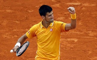 Djokovic một mình chống tất cả