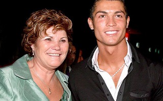 Mẹ của Ronaldo bị hải quan Tây Ban Nha làm khó