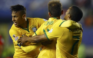 Neymar tỏa sáng, Brazil lên ngôi đầu bảng